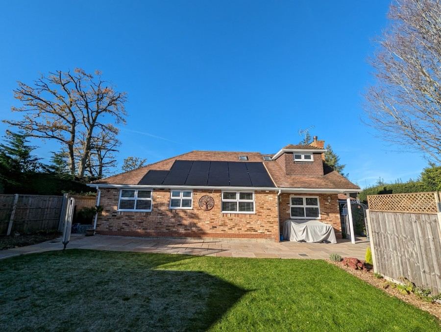 Surrey Solar ltd logo