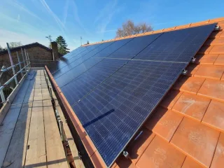 UK Solar Services Ltd image 1